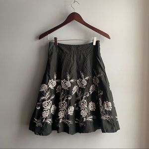 Ann Taylor Loft Petite Black and White High-Waisted Floral Skirt, size 00P